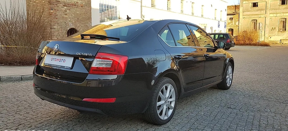 Skoda Octavia cena 47900 przebieg: 313000, rok produkcji 2016 z Łaszczów małe 154